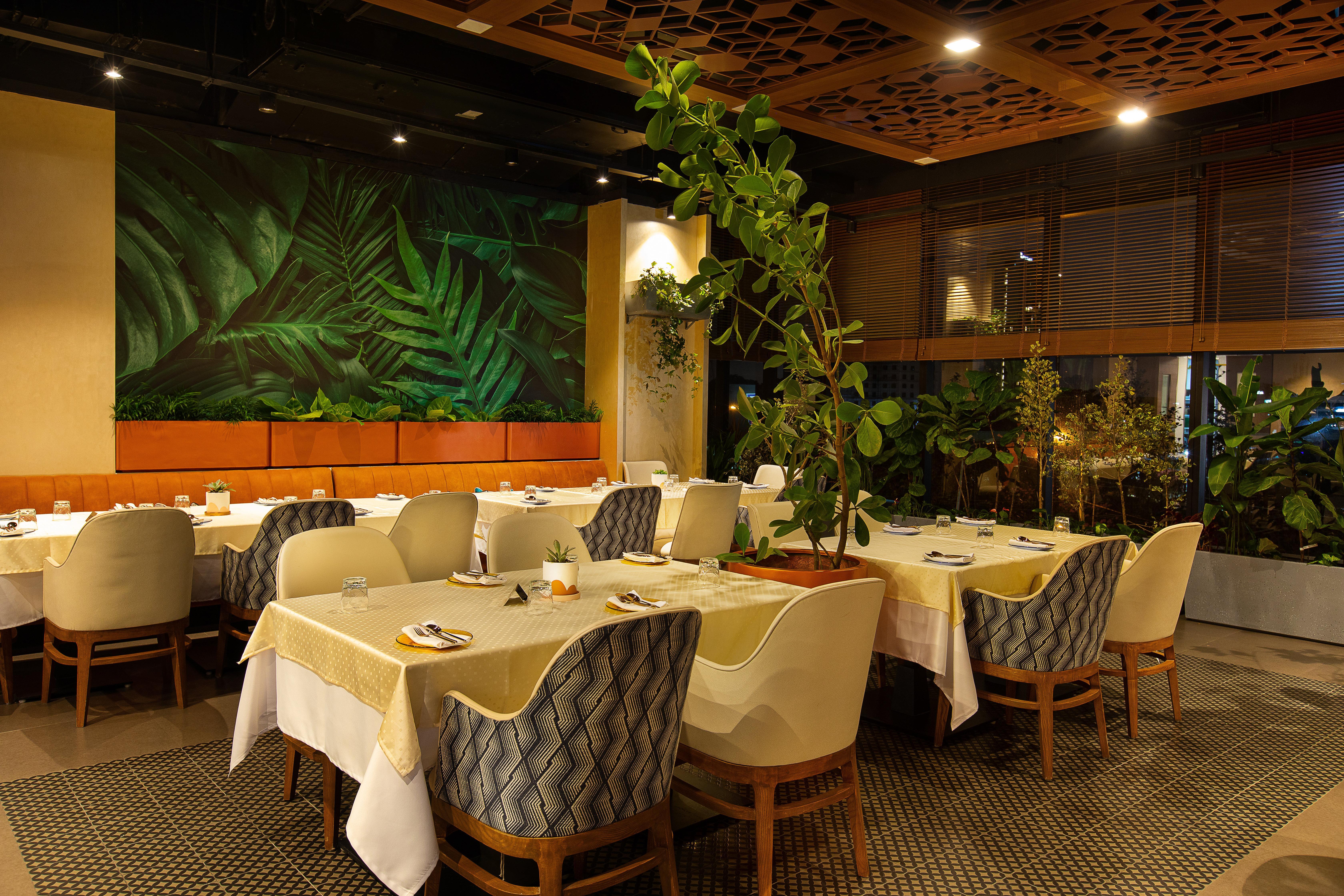 Holiday Inn Bengaluru Racecourse By Ihg Ngoại thất bức ảnh Interior of the restaurant