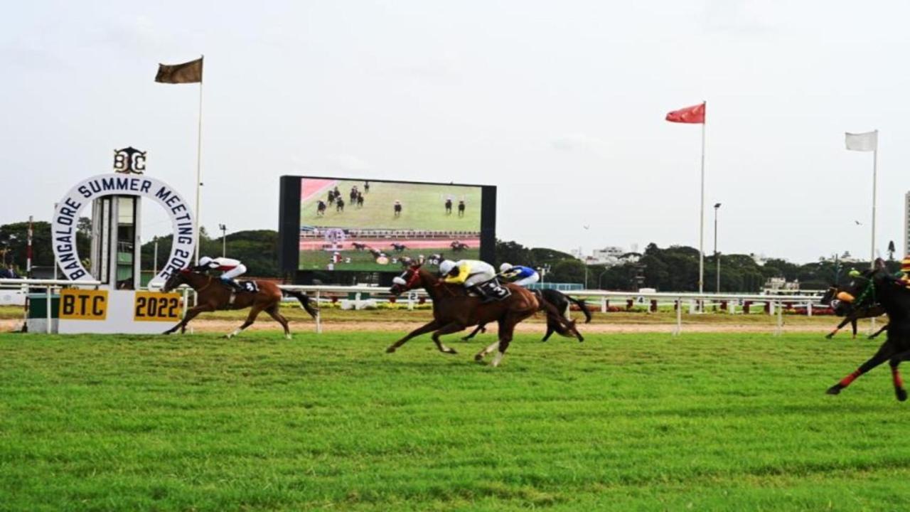Holiday Inn Bengaluru Racecourse By Ihg Ngoại thất bức ảnh The 2011 Singapore Derby